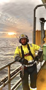 Bilde av Steffen Krogh på offshore oljeplattform