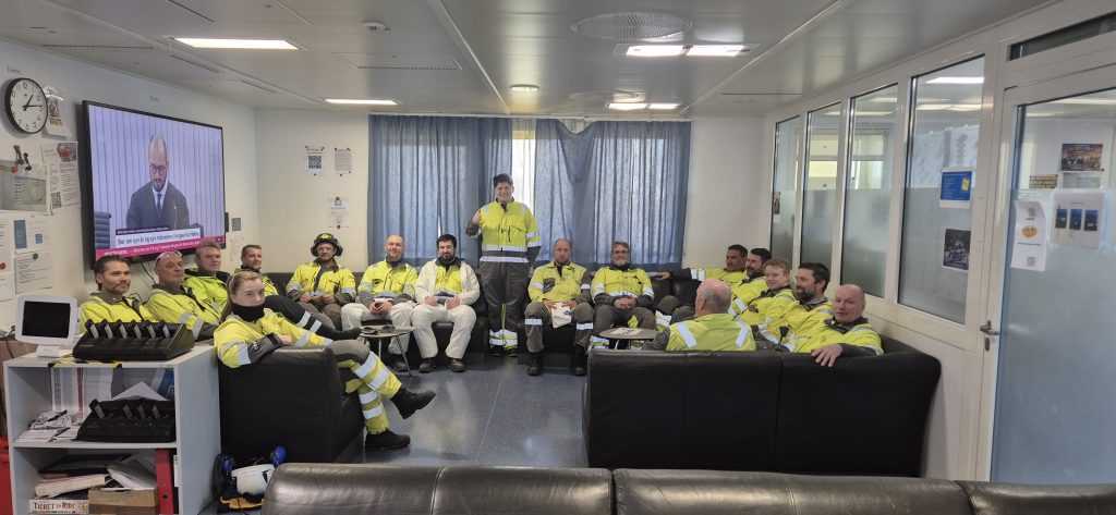 Gruppebilde av KAEFER ansatte på Johan Sverdrup.